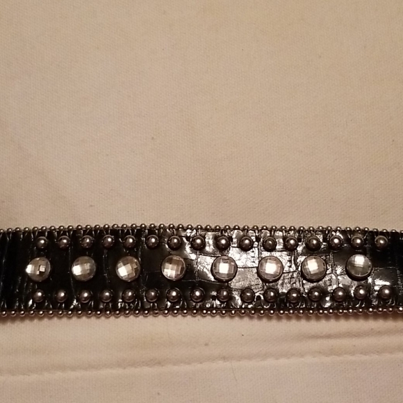 Nocona Interchangeable Buckle Cross Conchos Belt - Picture 8 of 16